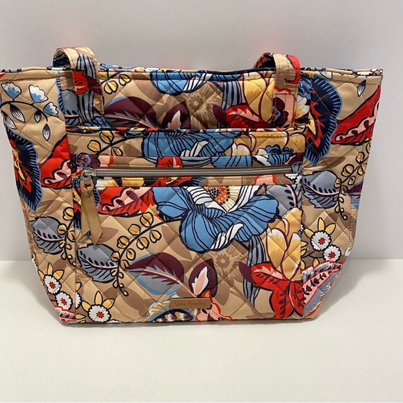 Vera Bradley Handbags - Vera Bradley Small Vera Tote Bag. NWOT Botanical Beauty. Unique pattern